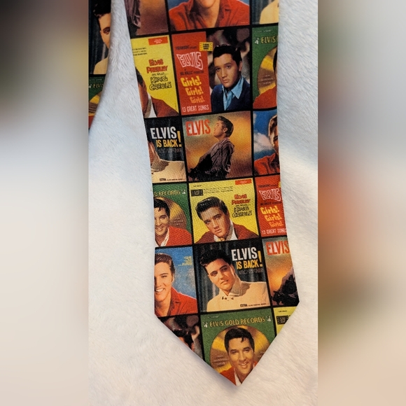1997 Elvis Presley Album Covers Tie by Ralph Marlin 100% Polyester nwt - Picture 2 of 3